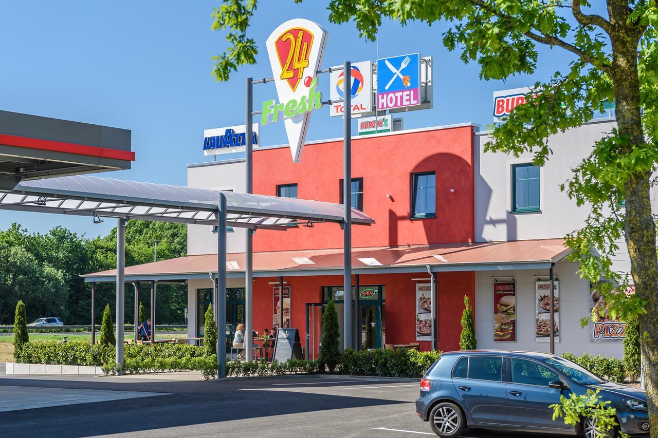 Hotel Cloppenburg Exterior photo
